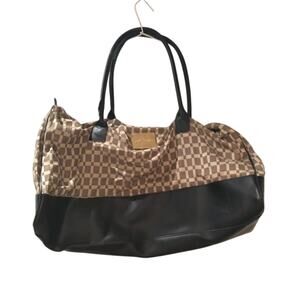 Signature Club A Shoulder Bag